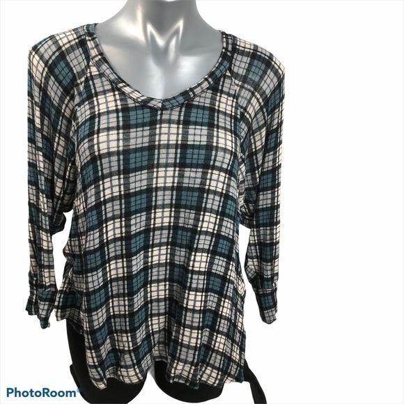 Pleione oversized comfort plaid top 💥💥 SALE! 5 / $25 💥💥 - Picture 1 of 7
